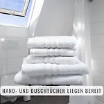 Have-a-nice-stay - Helles Dachgeschoss, U-bahn Nach Hamburg 400m - Baecker & Restaurants 500m - Lidl 800m - Zentrum 1,5km * Ahrensburg