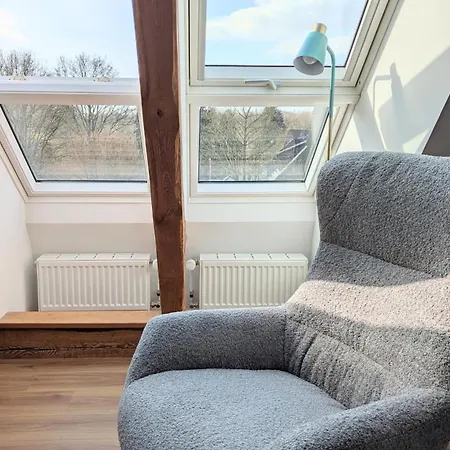 Have-a-nice-stay - Helles Dachgeschoss, U-bahn Nach Hamburg 400m - Baecker & Restaurants 500m - Lidl 800m - Zentrum 1,5km Ahrensburg