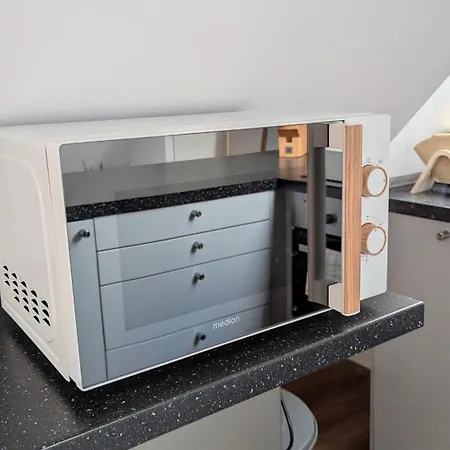 Have-a-nice-stay - Helles Dachgeschoss, U-bahn Nach Hamburg 400m - Baecker & Restaurants 500m - Lidl 800m - Zentrum 1,5km