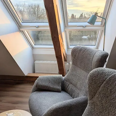 Have-a-nice-stay - Helles Dachgeschoss, U-bahn Nach Hamburg 400m - Baecker & Restaurants 500m - Lidl 800m - Zentrum 1,5km Apartamento *