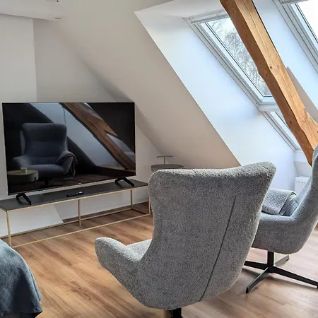 Lejlighed Have-a-nice-stay - Helles Dachgeschoss, U-bahn Nach Hamburg 400m - Baecker & Restaurants 500m - Lidl 800m - Zentrum 1,5km *