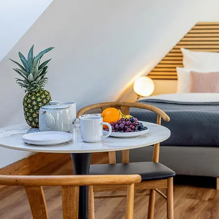 Apartamento Have-a-nice-stay - Helles Dachgeschoss, U-bahn Nach Hamburg 400m - Baecker & Restaurants 500m - Lidl 800m - Zentrum 1,5km