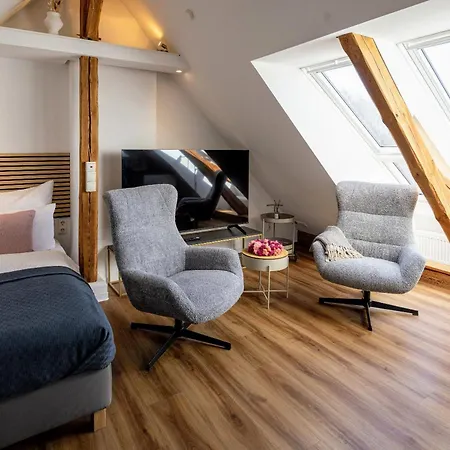 Appartement Have-a-nice-stay - Helles Dachgeschoss, U-bahn Nach Hamburg 400m - Baecker & Restaurants 500m - Lidl 800m - Zentrum 1,5km *