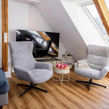 Have-a-nice-stay - Helles Dachgeschoss, U-bahn Nach Hamburg 400m - Baecker & Restaurants 500m - Lidl 800m - Zentrum 1,5km Ahrensburg