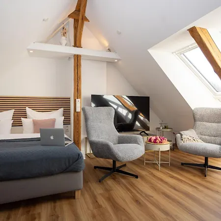 Have-a-nice-stay - Helles Dachgeschoss, U-bahn Nach Hamburg 400m - Baecker & Restaurants 500m - Lidl 800m - Zentrum 1,5km