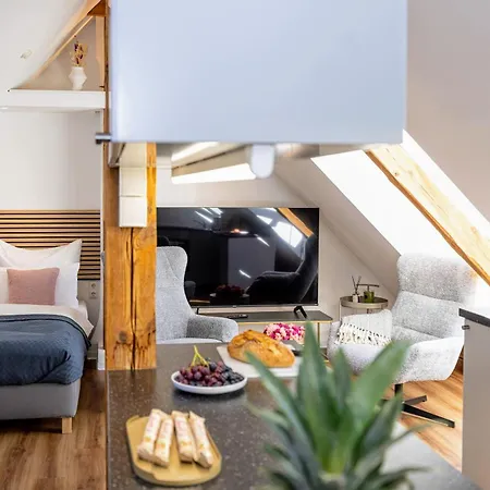 Apartment Have-a-nice-stay - Helles Dachgeschoss, U-bahn Nach Hamburg 400m - Baecker & Restaurants 500m - Lidl 800m - Zentrum 1,5km