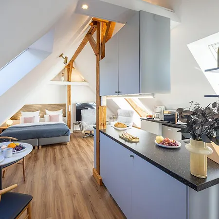 Have-a-nice-stay - Helles Dachgeschoss, U-bahn Nach Hamburg 400m - Baecker & Restaurants 500m - Lidl 800m - Zentrum 1,5km Apartment Ahrensburg