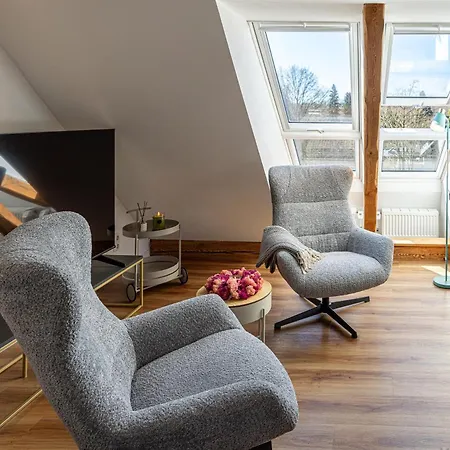 Have-a-nice-stay - Helles Dachgeschoss, U-bahn Nach Hamburg 400m - Baecker & Restaurants 500m - Lidl 800m - Zentrum 1,5km Ahrensburg