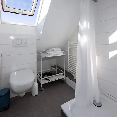 Have-a-nice-stay - Helles Dachgeschoss, U-bahn Nach Hamburg 400m - Baecker & Restaurants 500m - Lidl 800m - Zentrum 1,5km