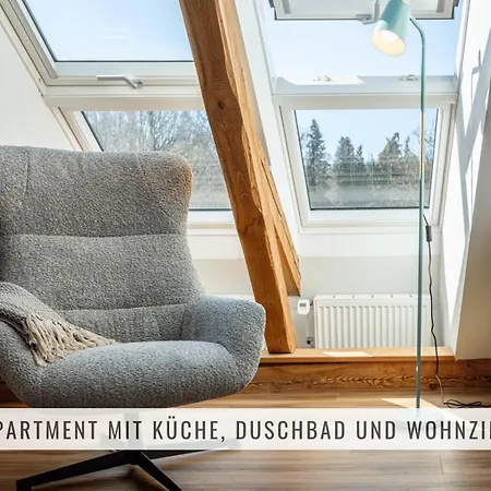 Have-a-nice-stay - Helles Dachgeschoss, U-bahn Nach Hamburg 400m - Baecker & Restaurants 500m - Lidl 800m - Zentrum 1,5km Apartment
