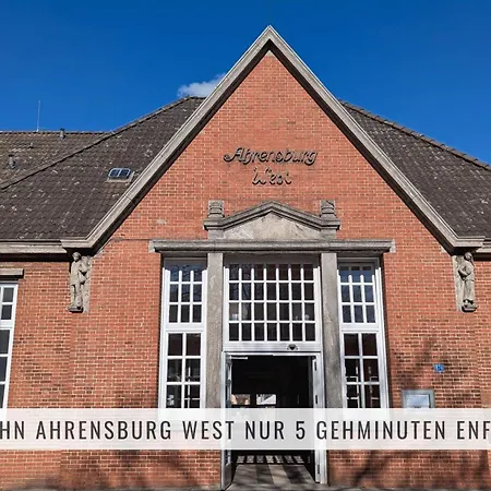 Have-a-nice-stay - Helles Dachgeschoss, U-bahn Nach Hamburg 400m - Baecker & Restaurants 500m - Lidl 800m - Zentrum 1,5km * Ahrensburg