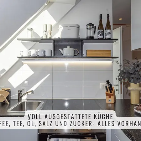 Have-a-nice-stay - Helles Dachgeschoss, U-bahn Nach Hamburg 400m - Baecker & Restaurants 500m - Lidl 800m - Zentrum 1,5km *